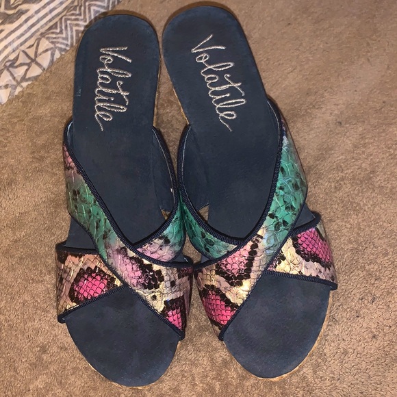 Volatile sandals